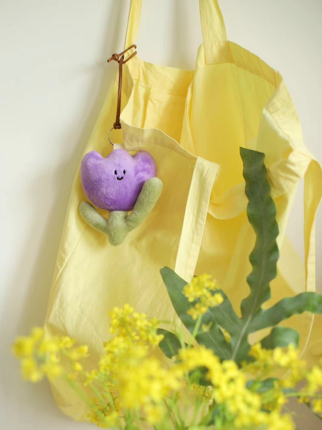 Daily White | Spring Tulip Bag Charm