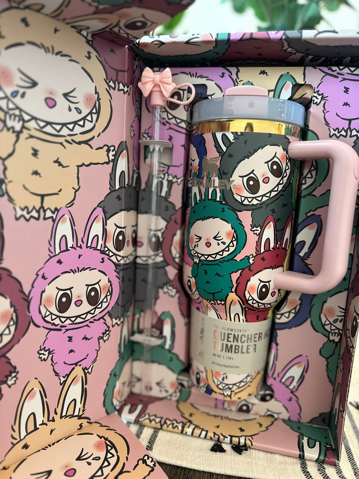 350 STAINLESS STEEL LARGE CAPACITY INSULATED CUP WITH STRAW AND A LABUBU BLIND BOX.