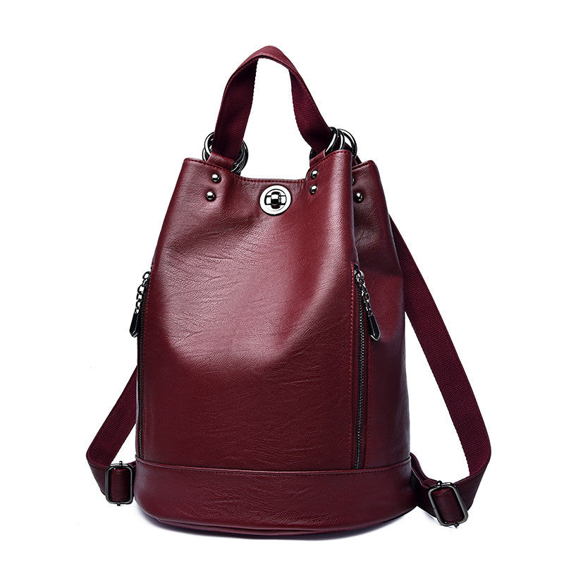 Simple and versatile travel backpack