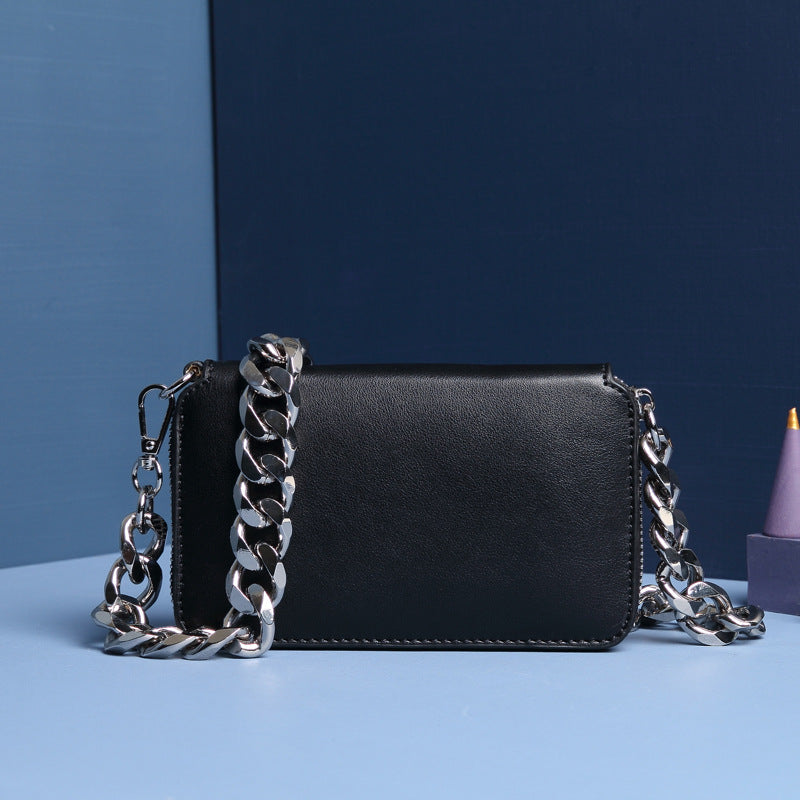 Thick chain shoulder bag