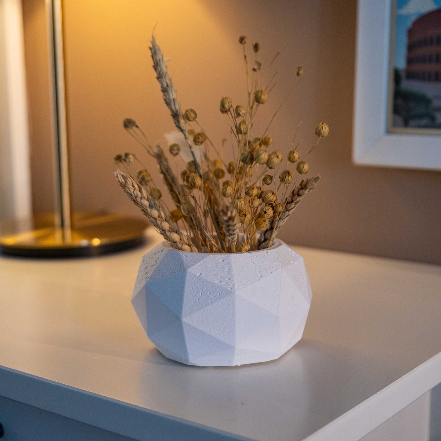 WHITE CONCRETE DIAGONAL POT