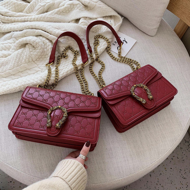 Inclined shoulder bag