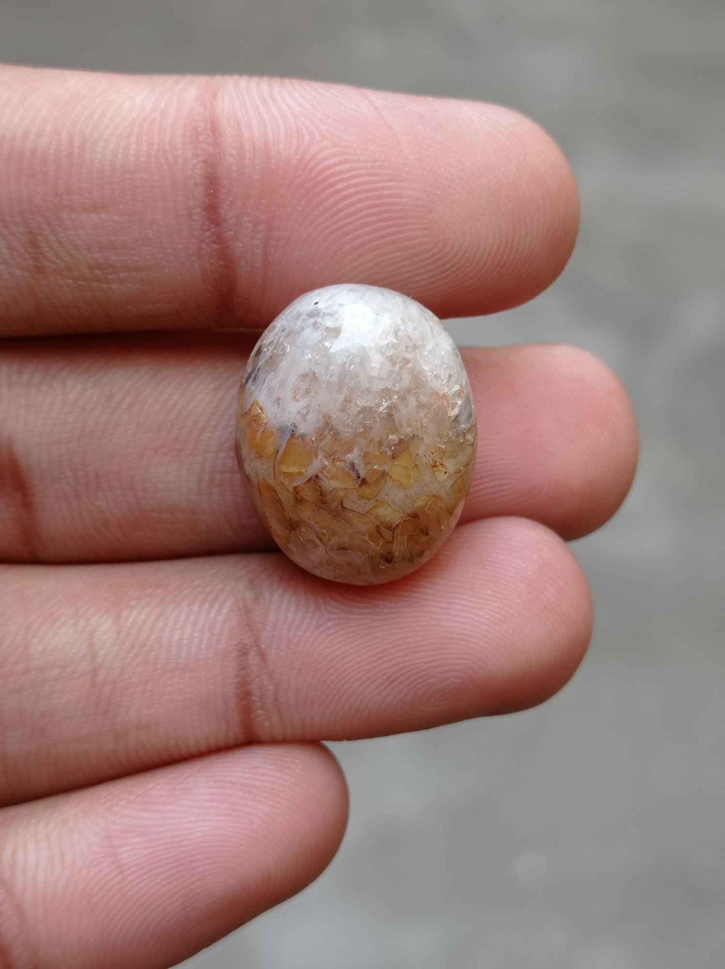 32ct Agate with Quartzite - Enhydritic Agate - Sulaimani Aqeeq - 23x18mm