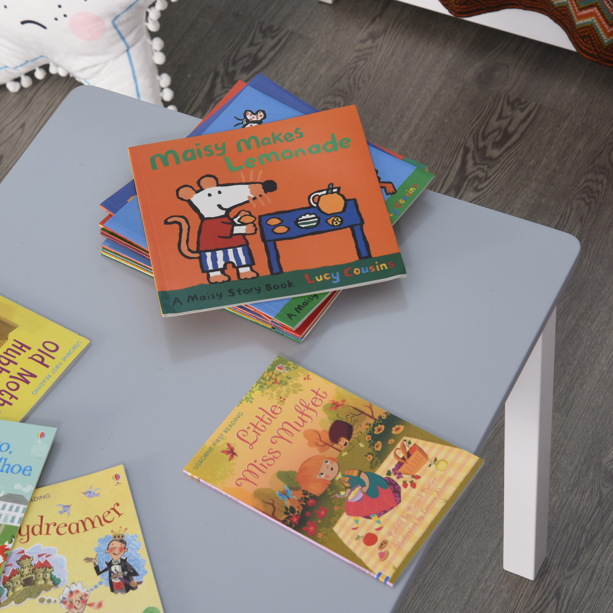 Kids Desk and Chair Set
