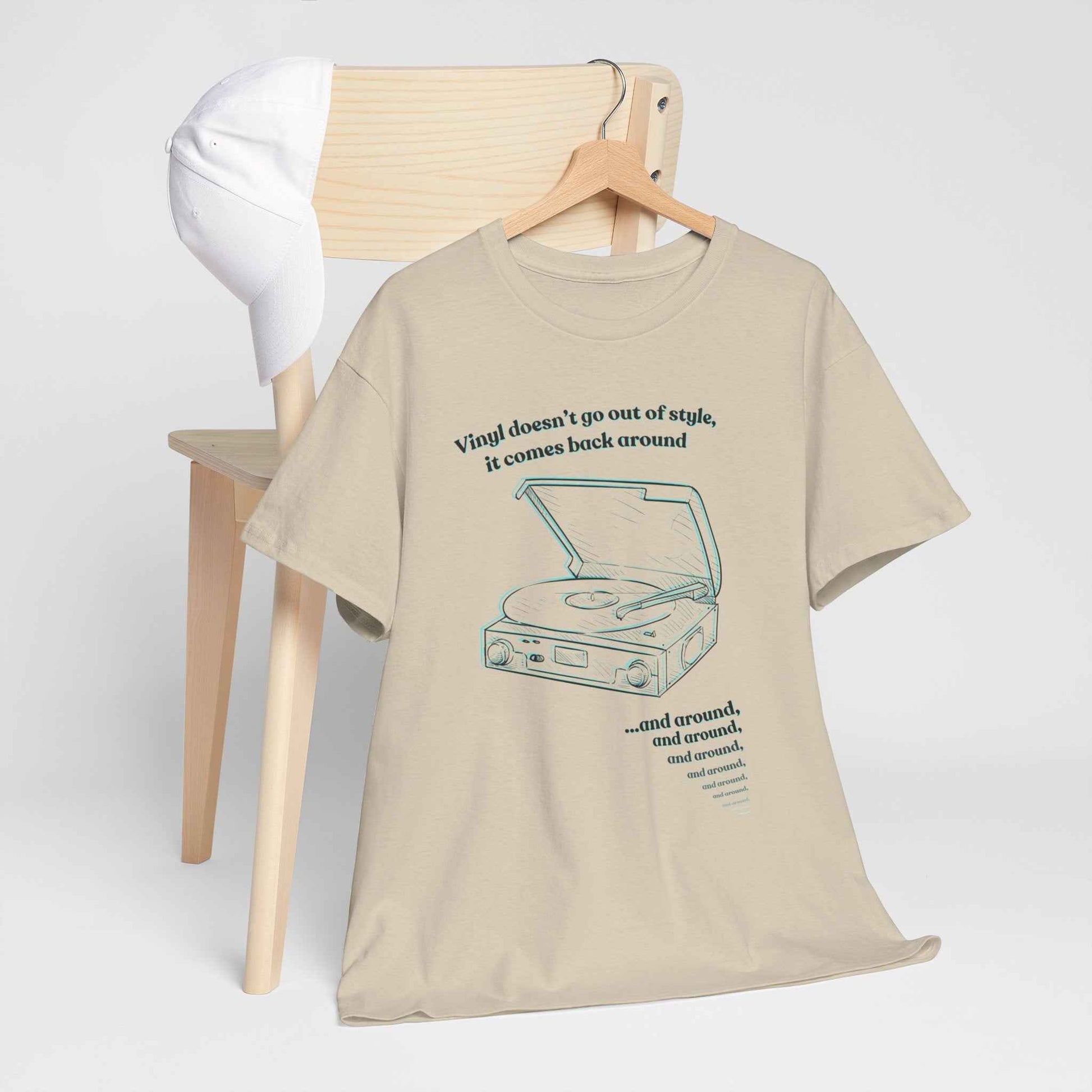 'Vinyl Doesn't Go Out Of Style' Men's T-Shirt