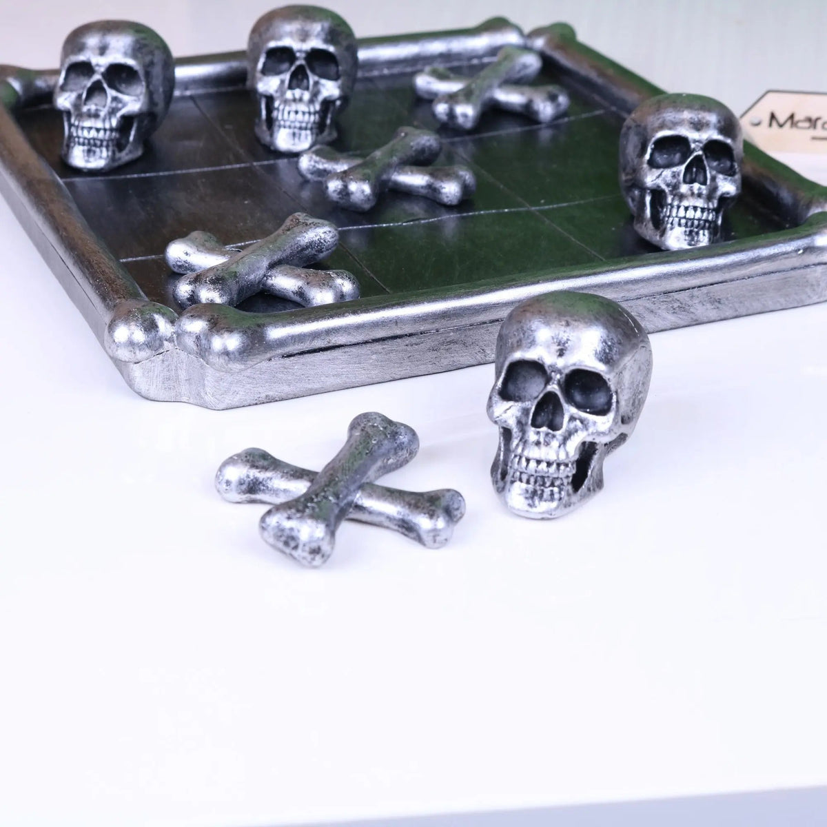 Skull and Crossbones Game Tic Tac Toe