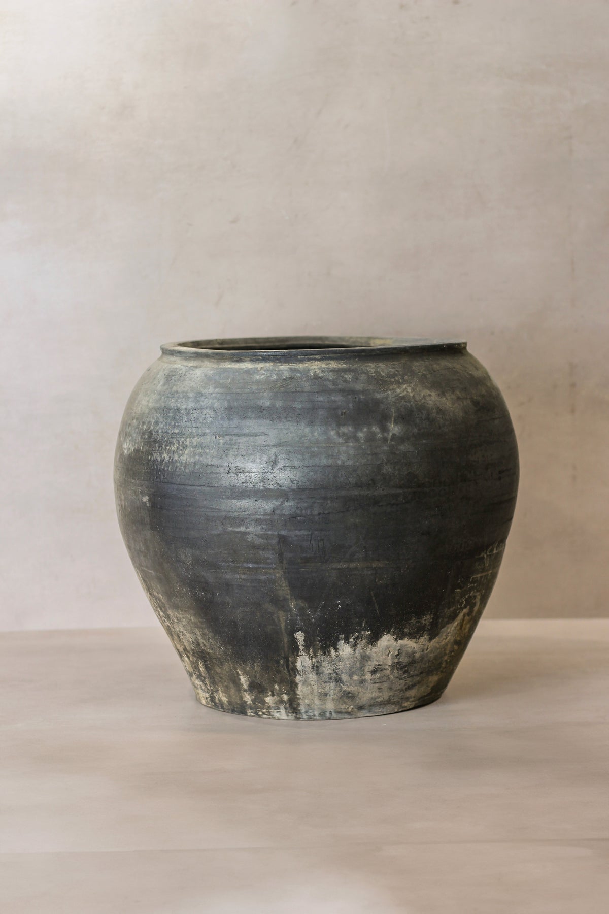 Vintage Dark Pot - No 71