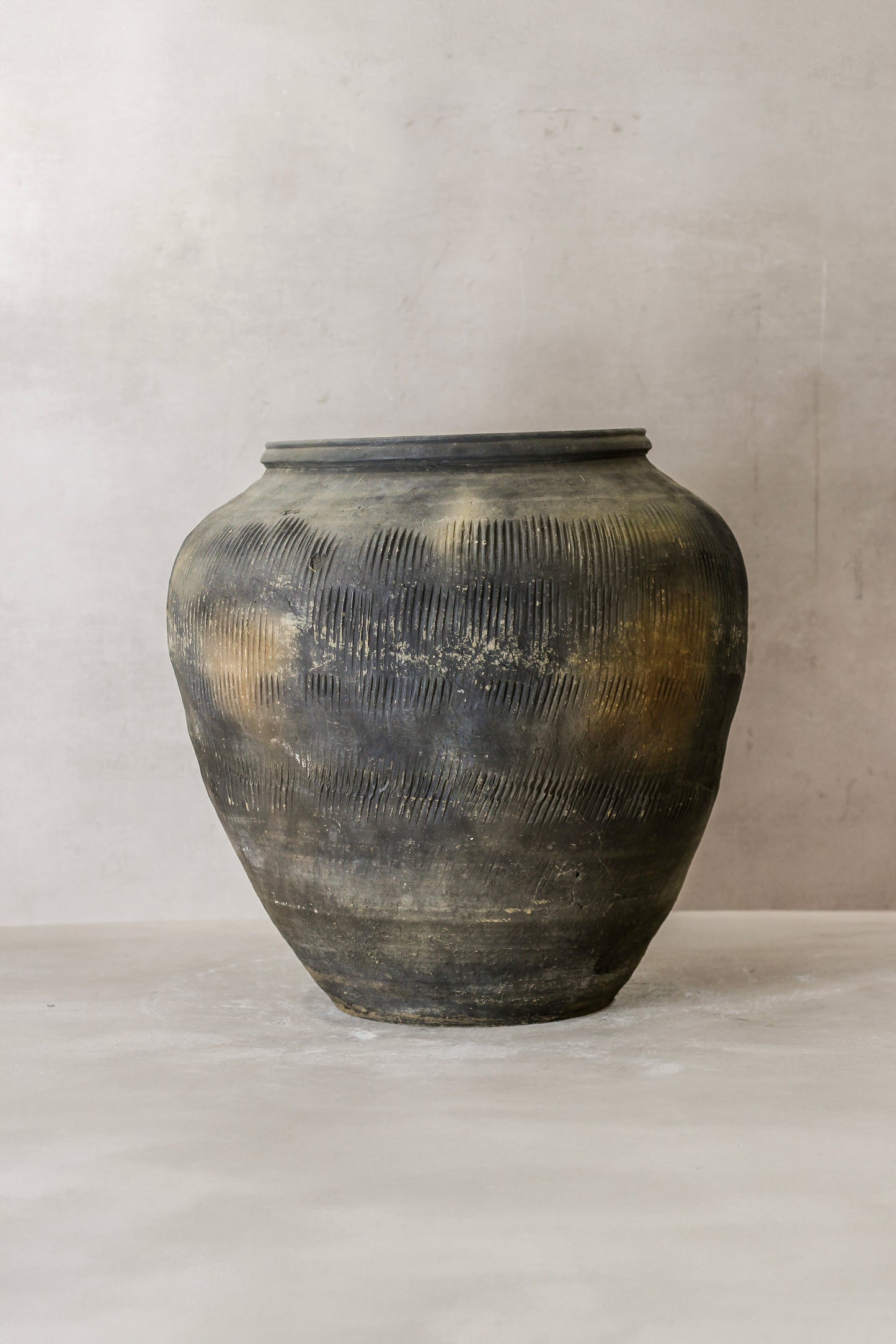 Vintage Textured Grey Pot - VT01