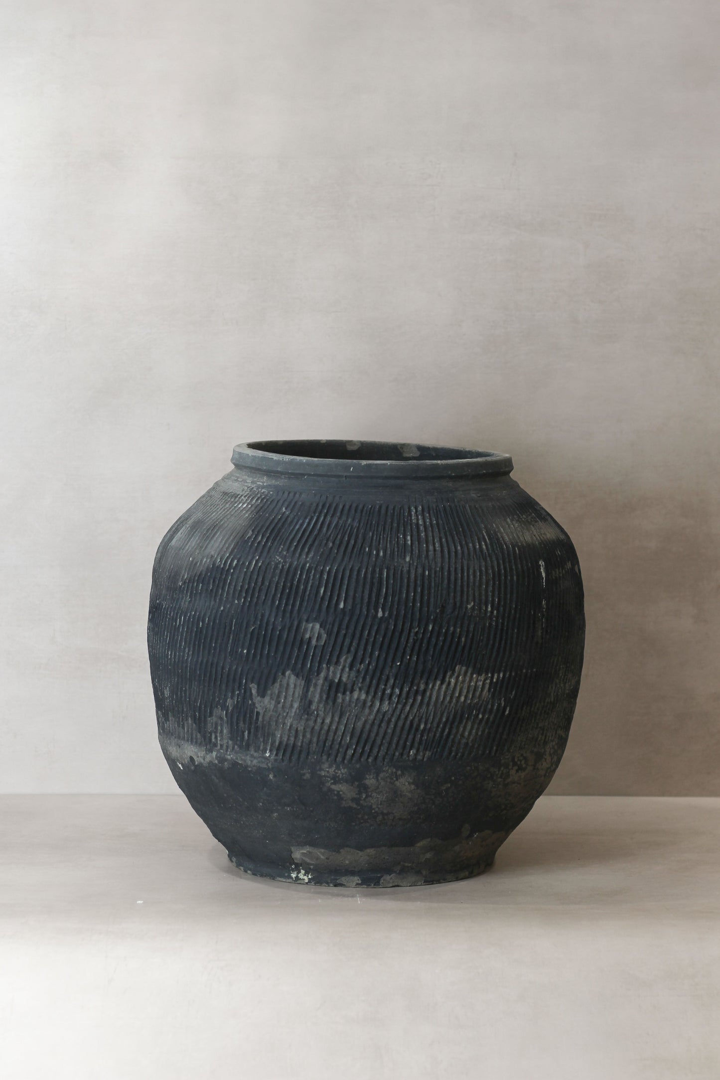 Vintage Textured Grey Pot - VT08