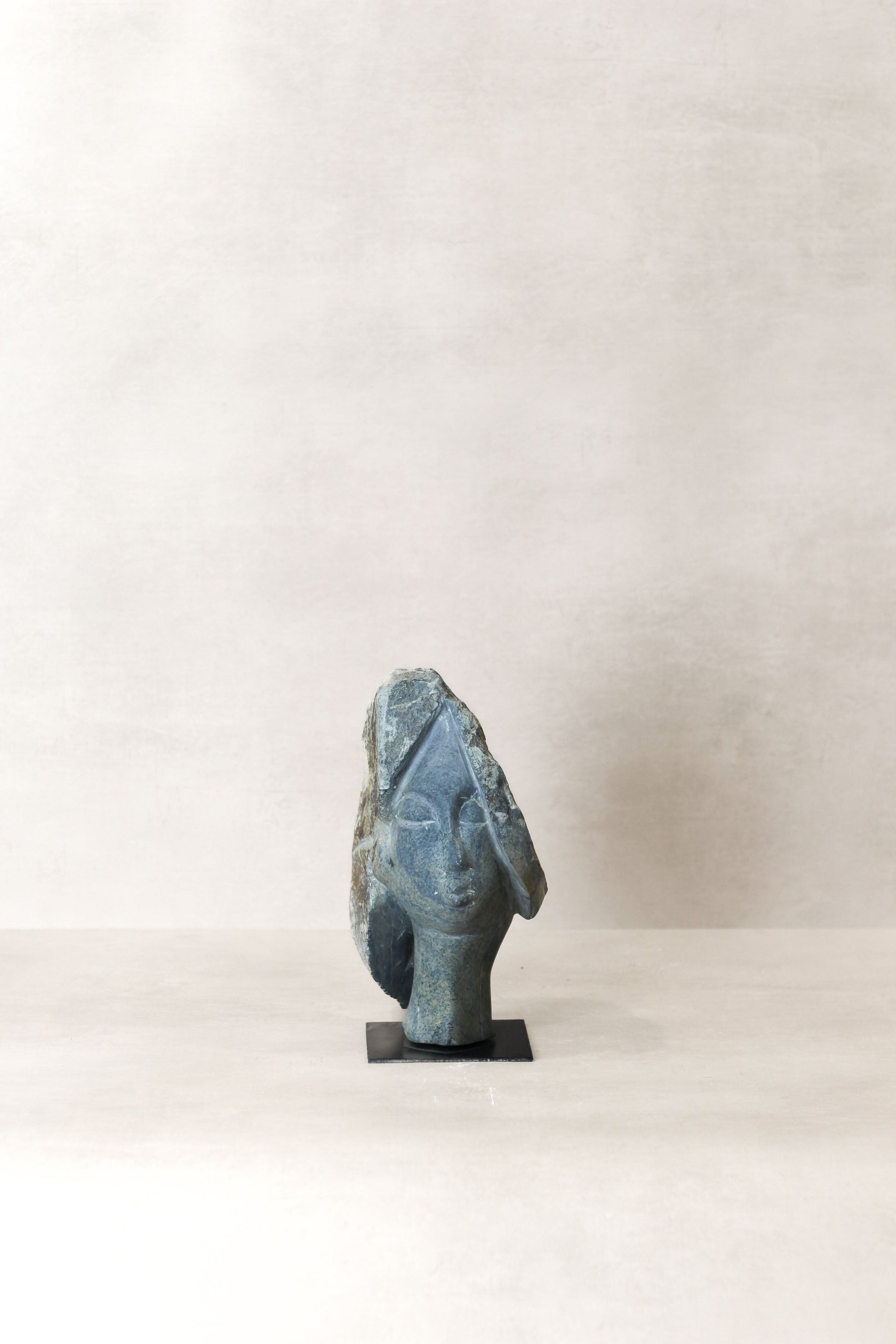 Stone head sculpture by Rizimu Chiwawa Zimbabwe (3006)