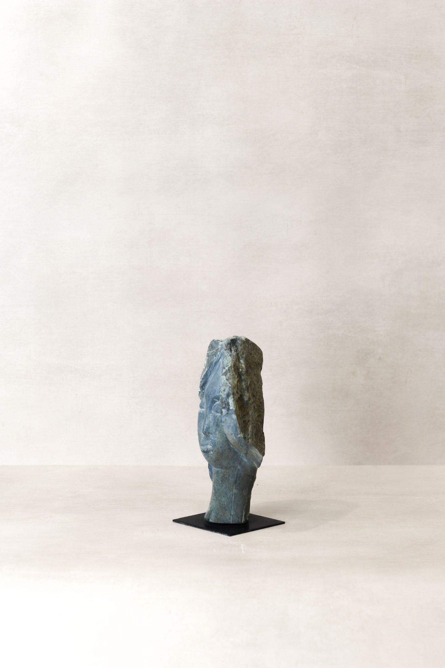 Stone head sculpture by Rizimu Chiwawa Zimbabwe (3006)