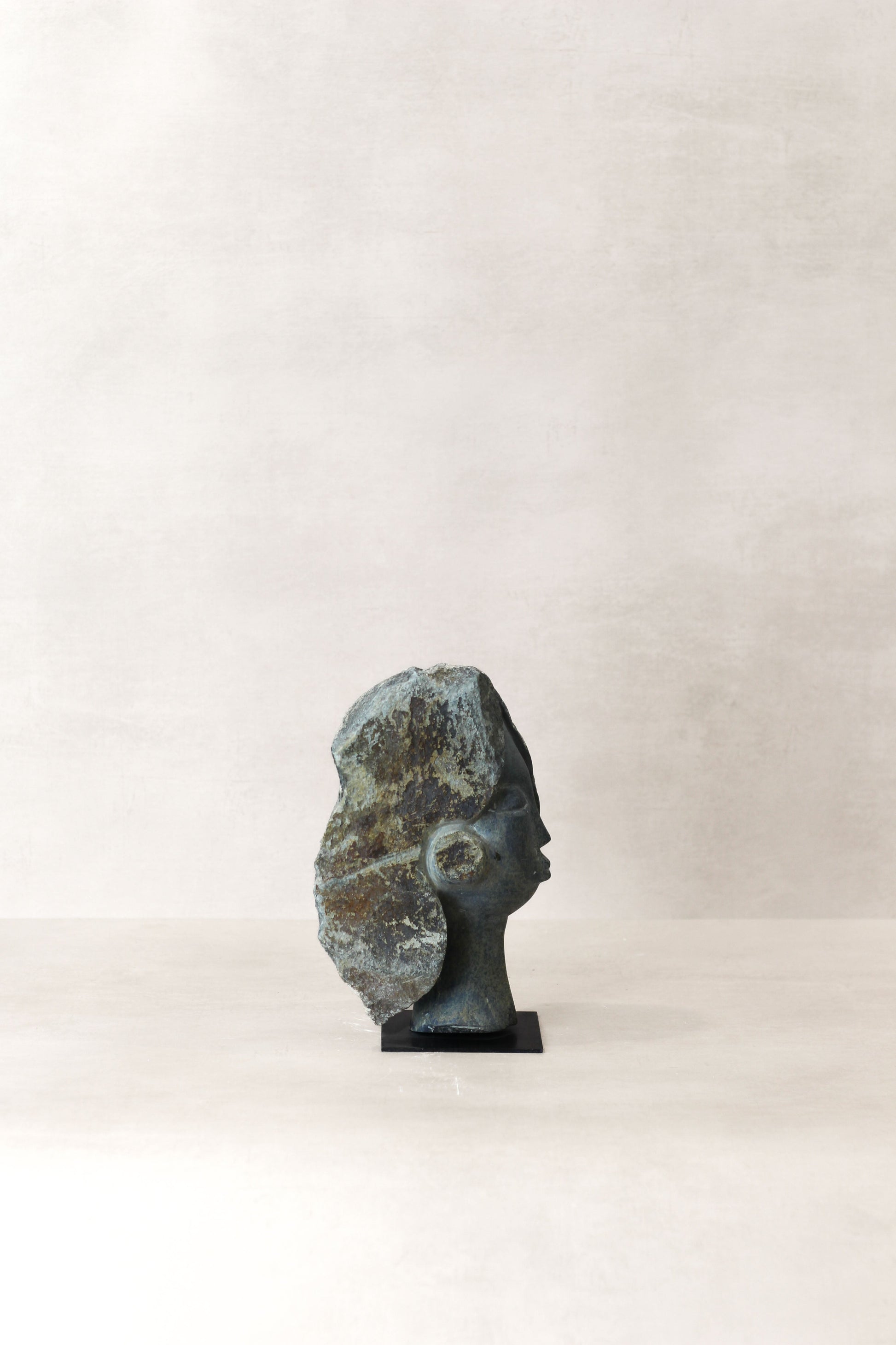 Stone head sculpture by Rizimu Chiwawa Zimbabwe (3006)