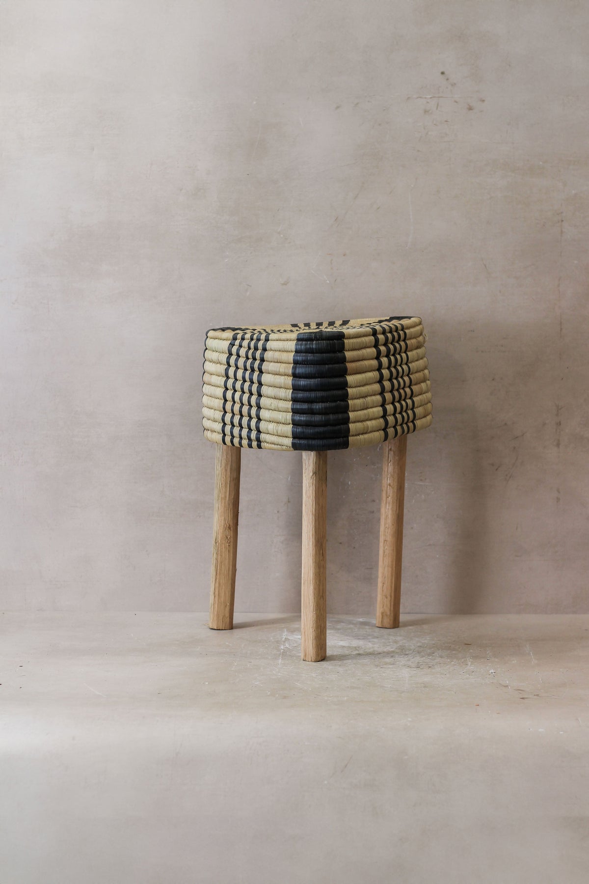 Woven Stool Black (73B)