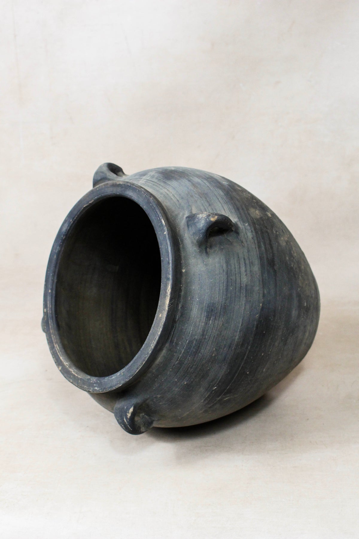 Vintage Dark pot with ears - E4.31