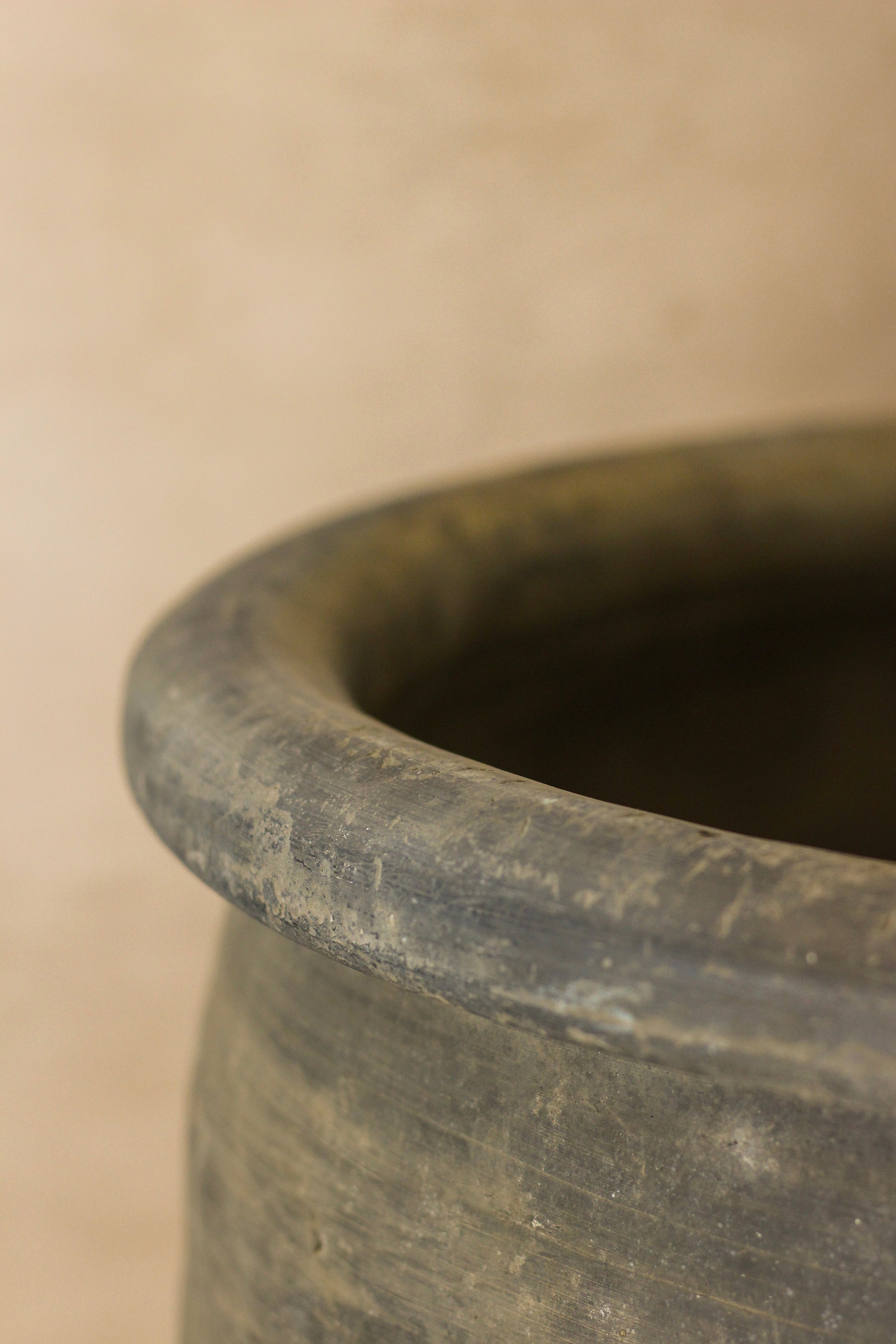 Big Old Grey Asian Pot - L011