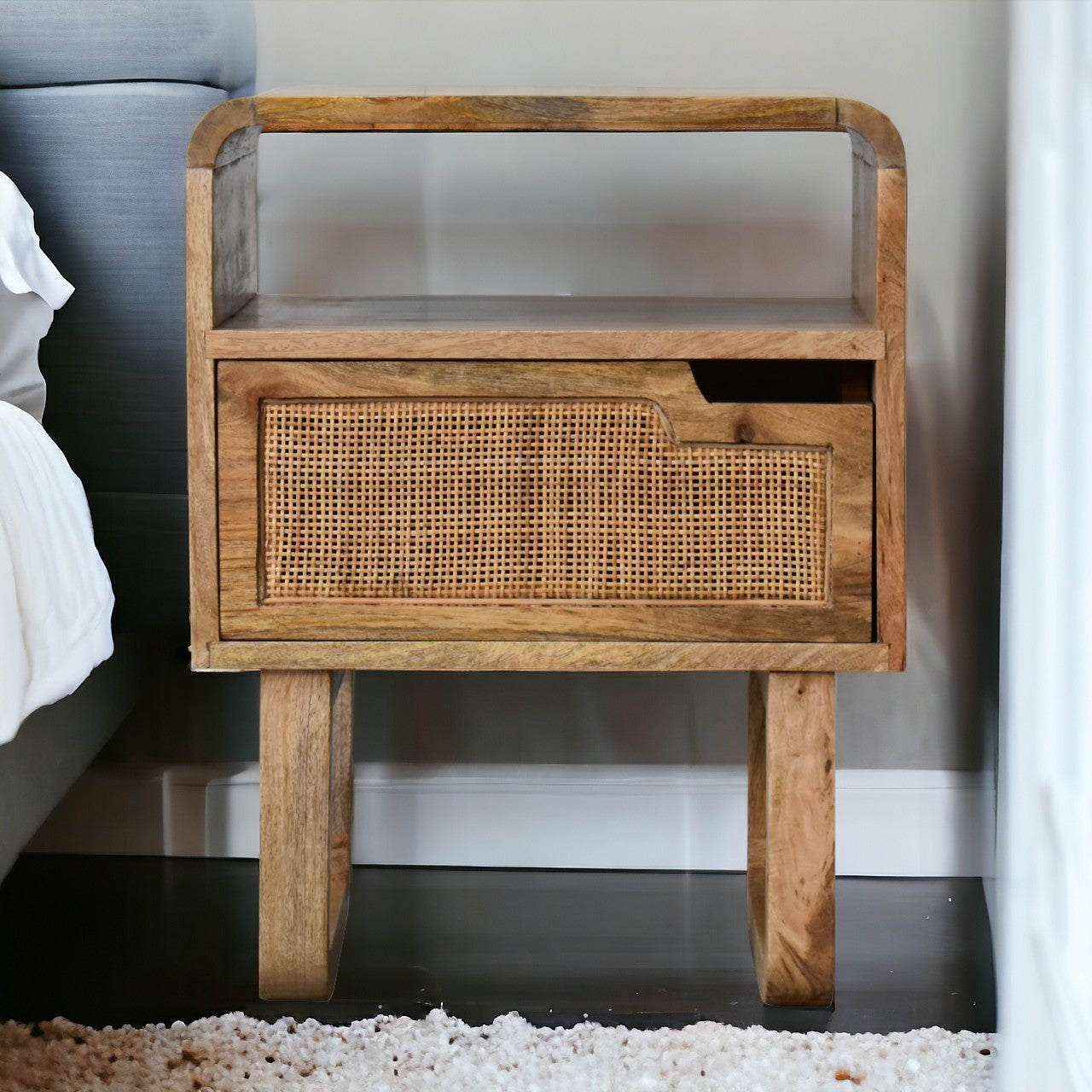 Close-knit Tallin Bedside