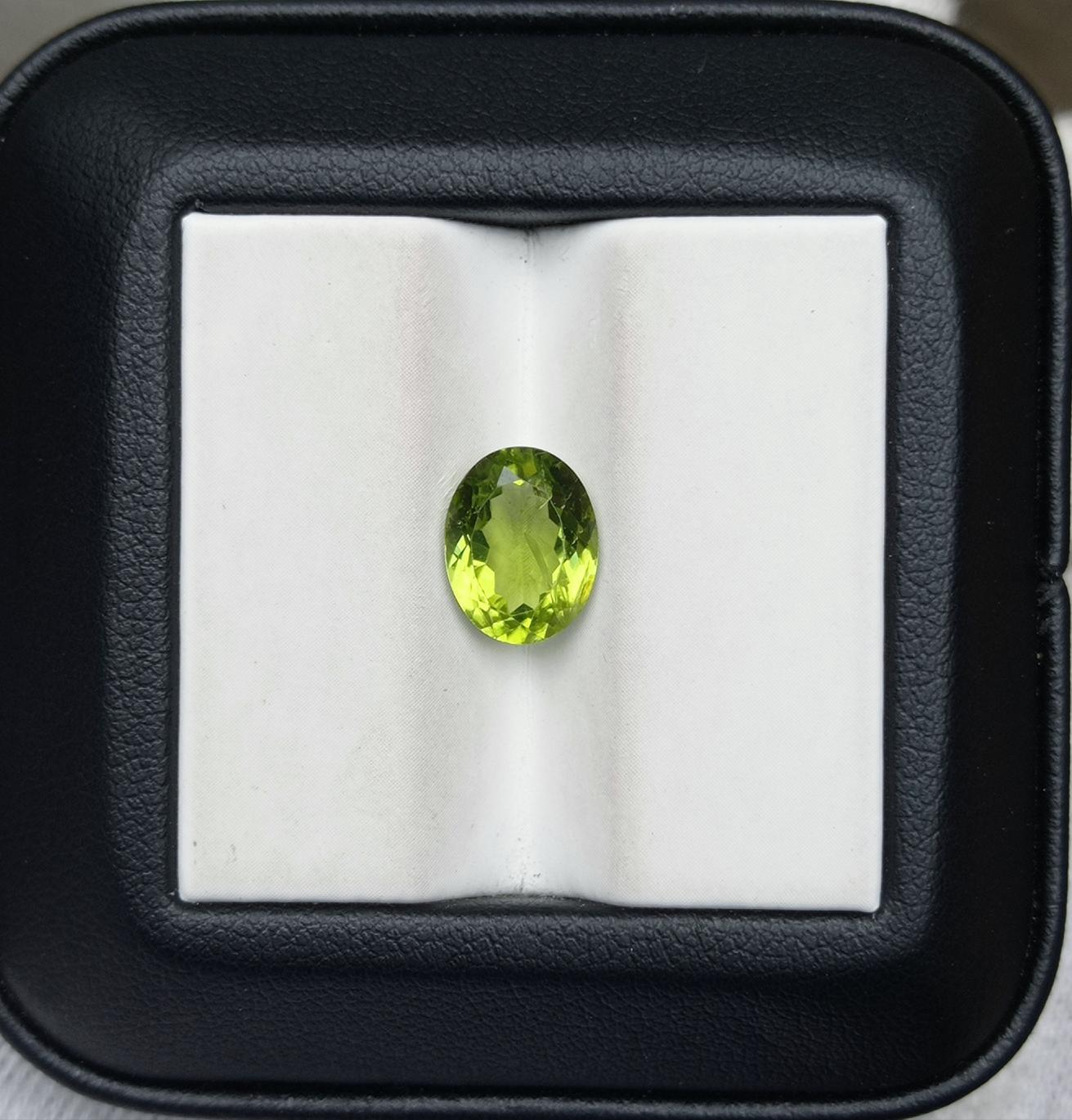 2.80ct Peridot Gemstone- Olivine - Chrysolite Gem - August Birthstone - 9.8x7.8x4.8mm
