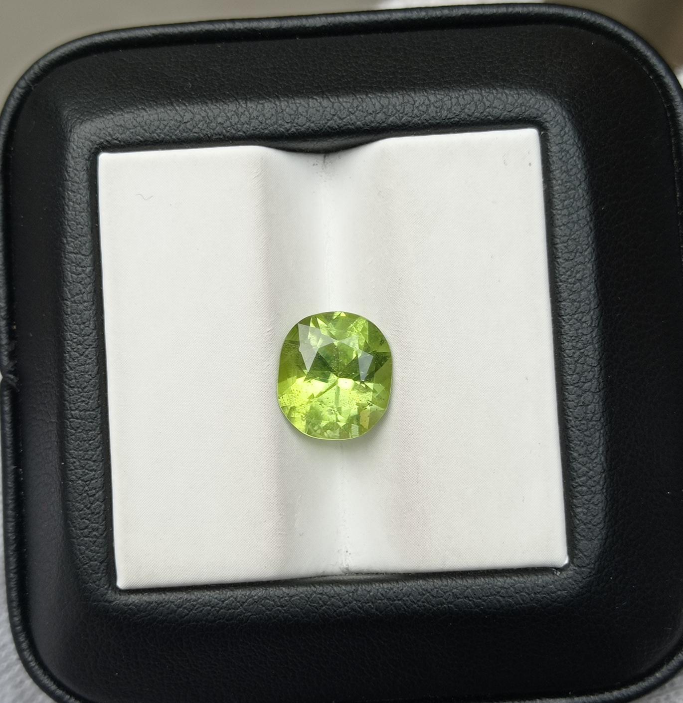 3.60ct Peridot Gemstone- Olivine - Chrysolite Gem - August Birthstone - 10x9x6mm