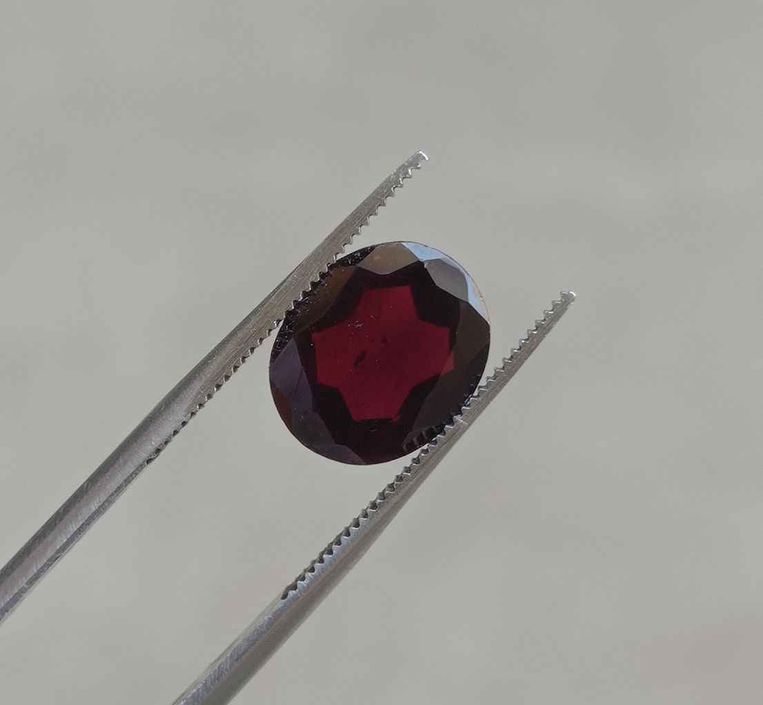 4.6ct Rhodolite Garnet - Natural Faceted Rhodolite Garnet - Symbolizing Love, Strength, and Inspiration - 12x10x4mm