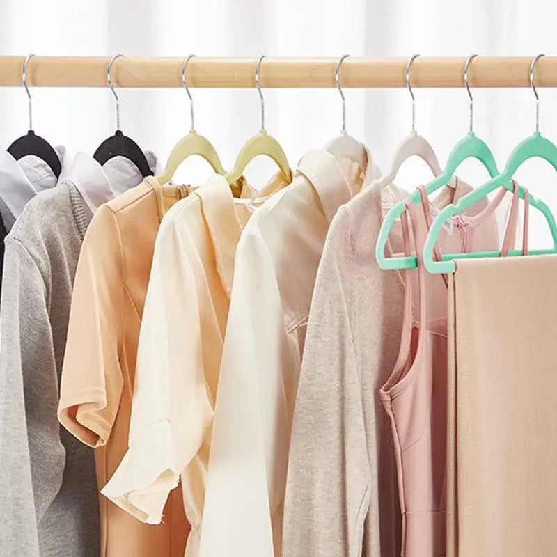 10pcs Velvet Non-Slip Clothing Hangers,45CM Seamless Flocking Hanger Dry and Wet Wardrobe Storage Adult Magic Cloth Hanger