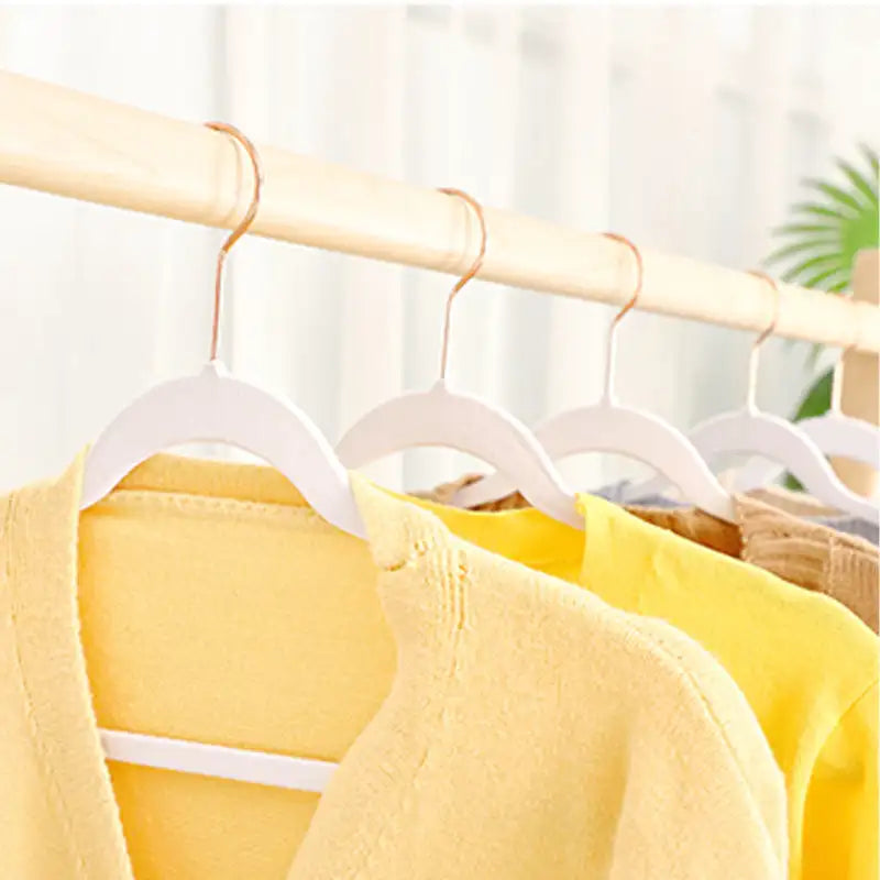10pcs Velvet Non-Slip Clothing Hangers,45CM Seamless Flocking Hanger Dry and Wet Wardrobe Storage Adult Magic Cloth Hanger