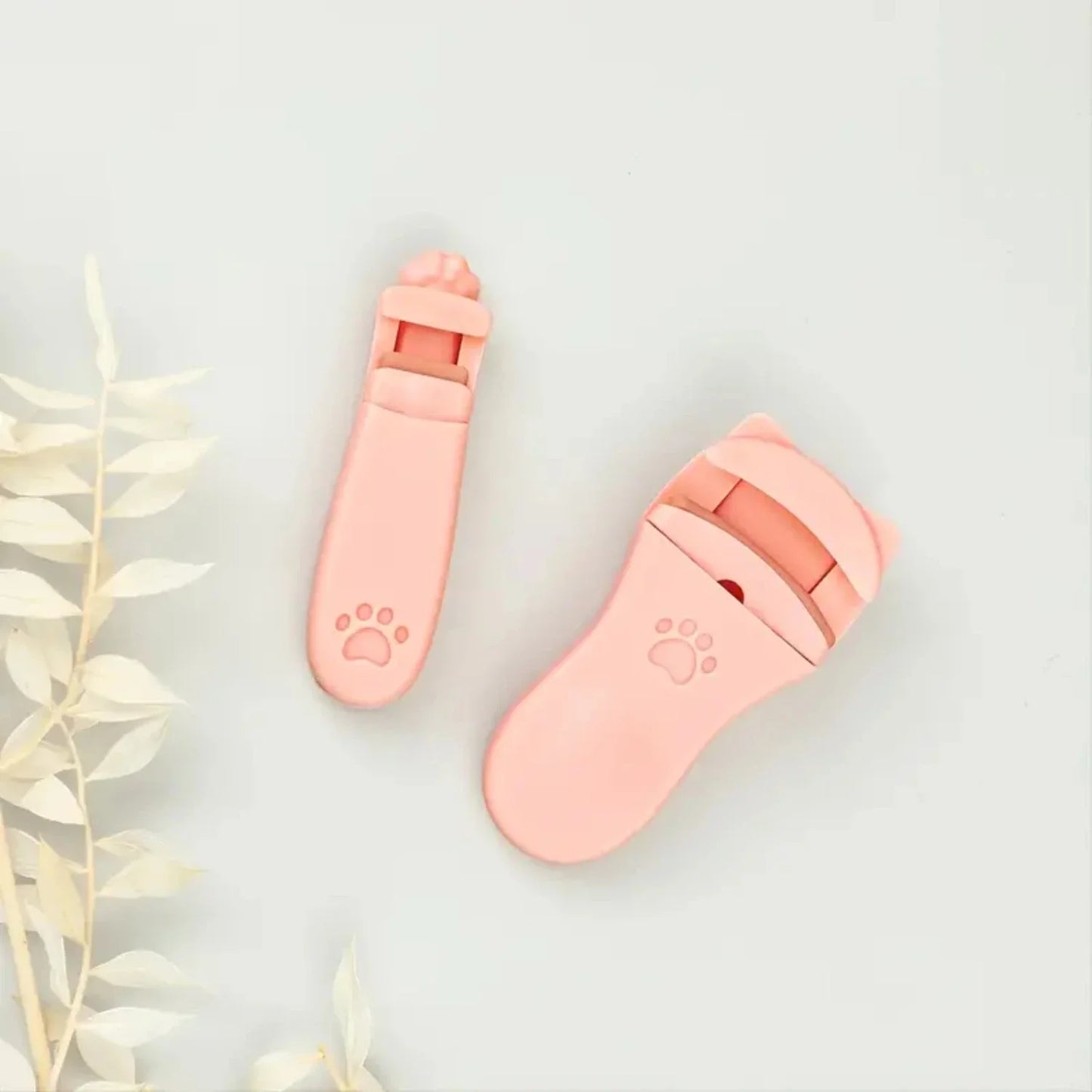 Compact and Portable Plastic Eyelash Curler Set - 2pcs with Extra Silicone Replacement Pads, Easy to Accurately Lift Partial Las