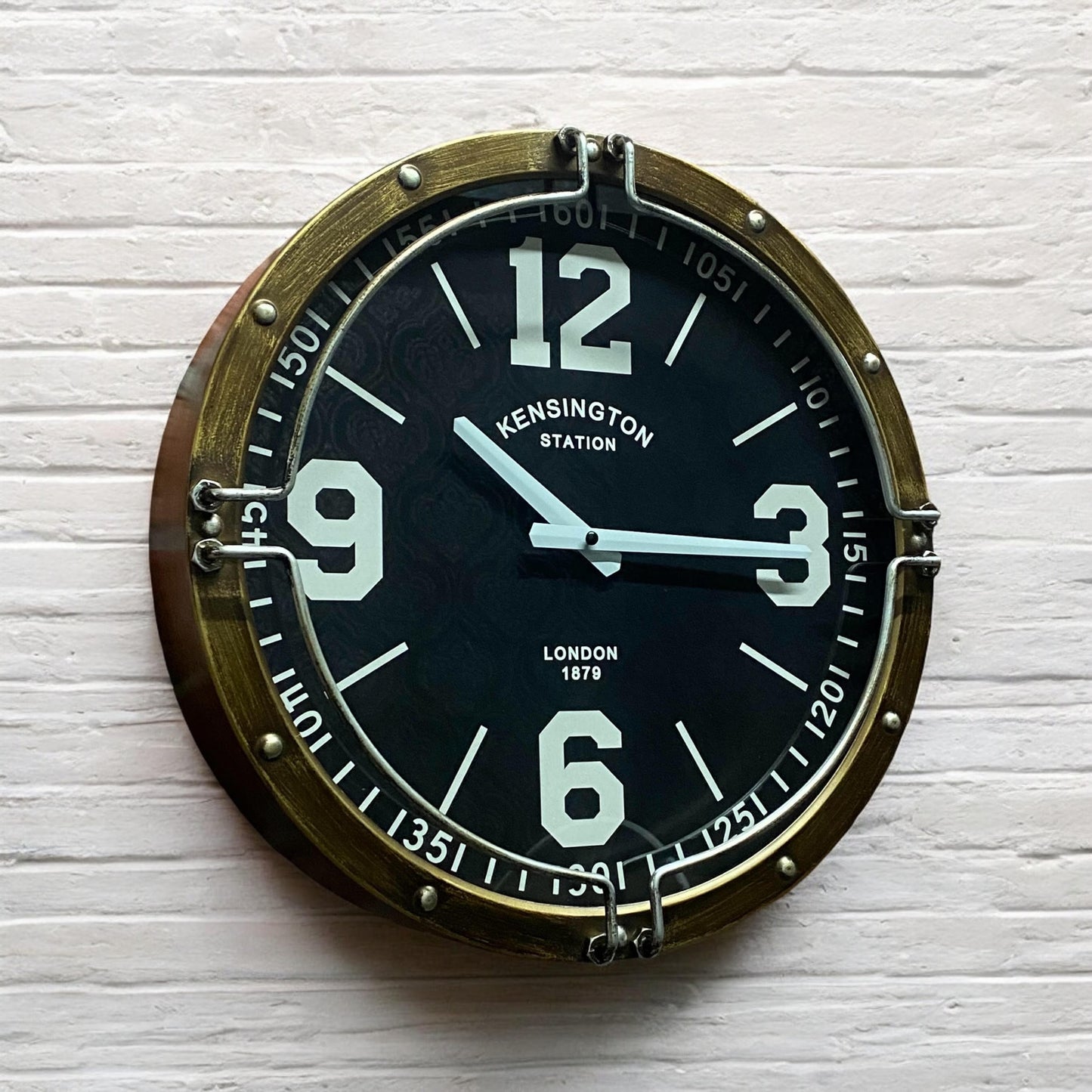 40CM WALL CLOCK - Black Clock Face - Required 1 x AA Battery