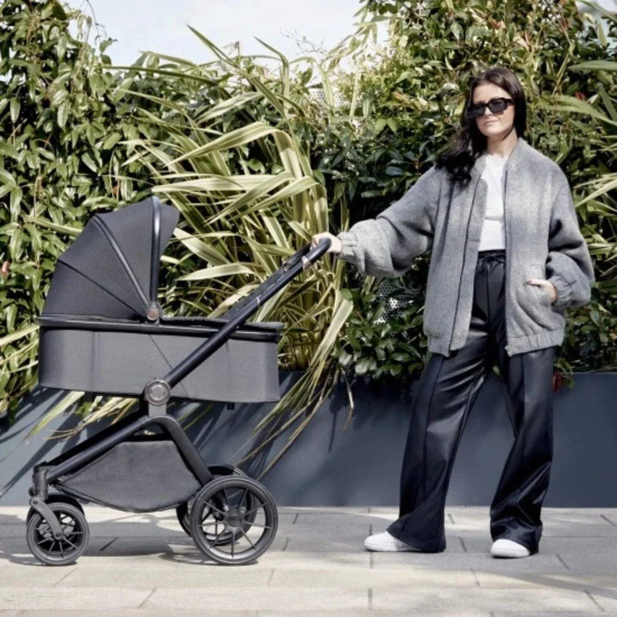 Ickle Bubba Altima Pram 9 pcs - Black