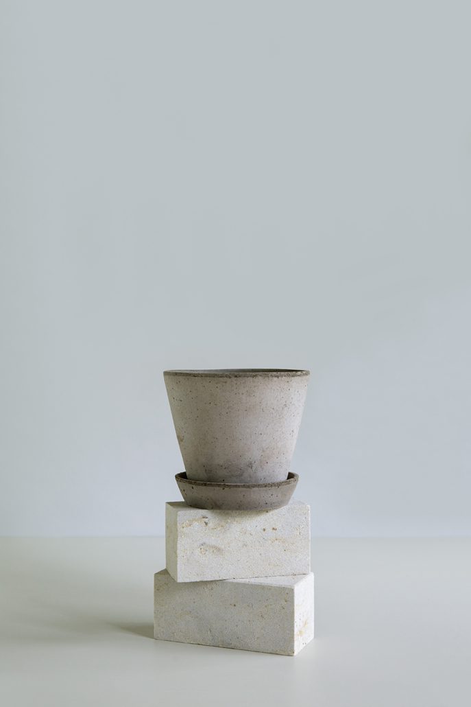 Julie Plant Pot and Saucer - Raw Grey