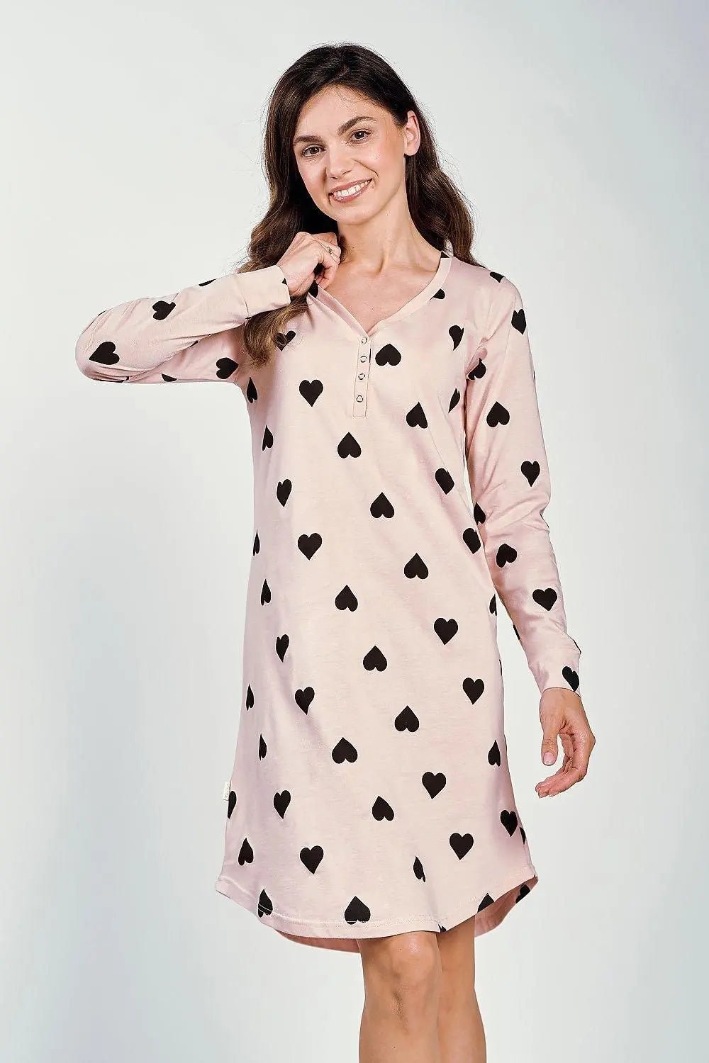 Taro V neckline and loose nightgown