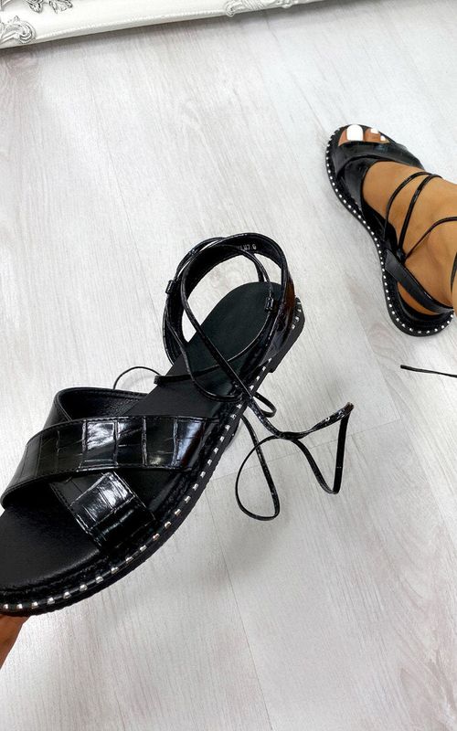 https://images.avasam.com/?w=500&url=https://avasamnew.s3.amazonaws.com/live//ikrush-deja-strappy-sandals-161676086902-image00019-1.jpg