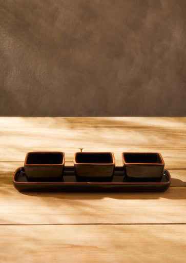 Calisto Terracotta Set Of 3 Dip Bowls With Tray In Black