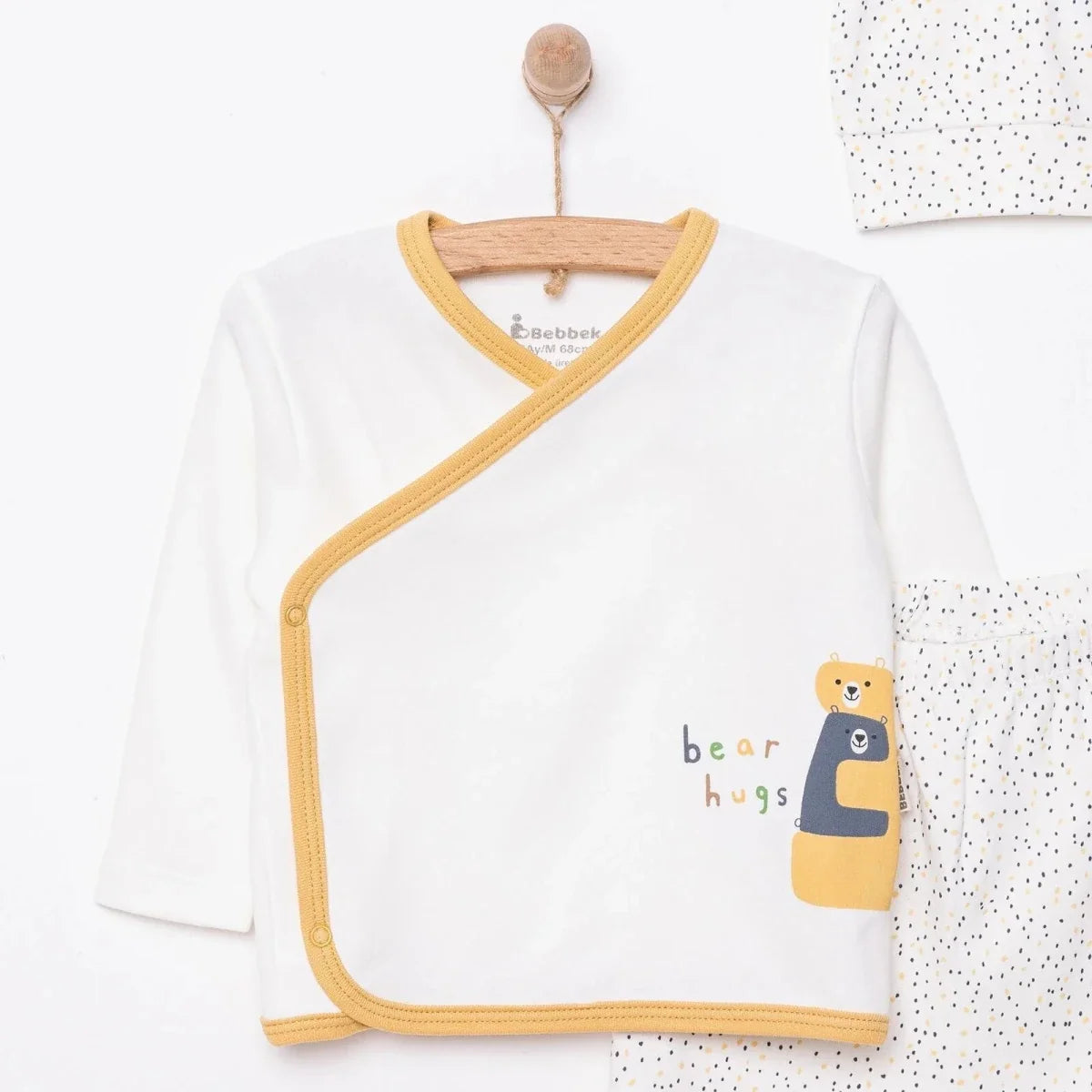 Bebbek "Bear Hugs" Slogan Peter Pan Collar Baby Hat, Vest & Bottoms Set (Newborn to 6 Months)
