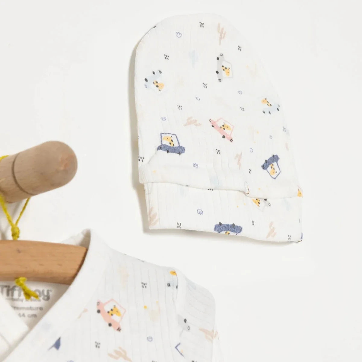 Tiffany Giraffe Motif Premature Baby Hospital Bag Set (Premature)