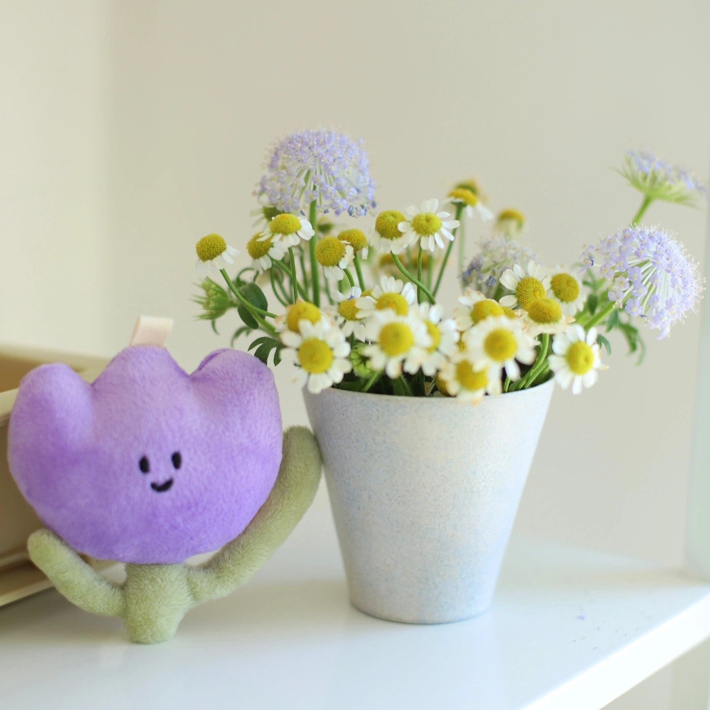 Daily White | Spring Tulip Bag Charm