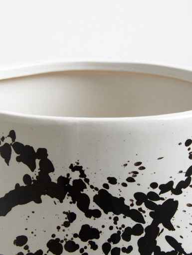 Sorrell Black And White Large Planter