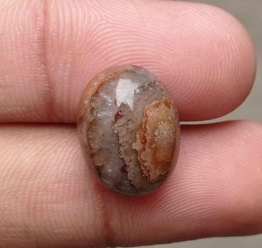 15.2ct Beautiful Layered Agate - Sulaimani Aqeeq -18x13x8mm