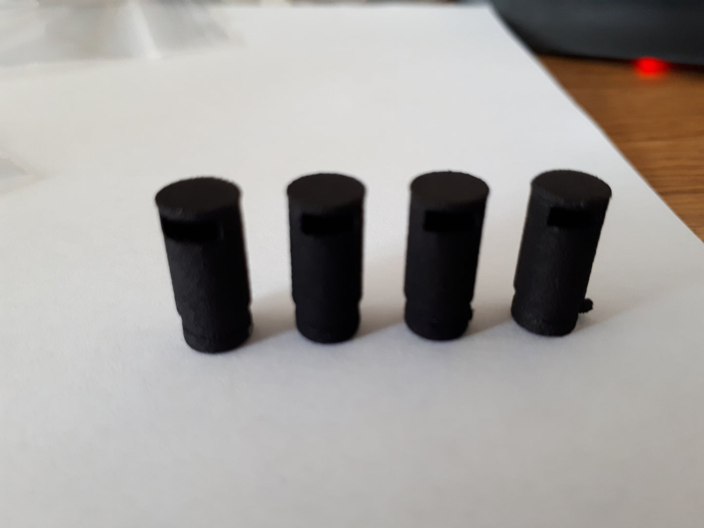 1:76th round litter bins