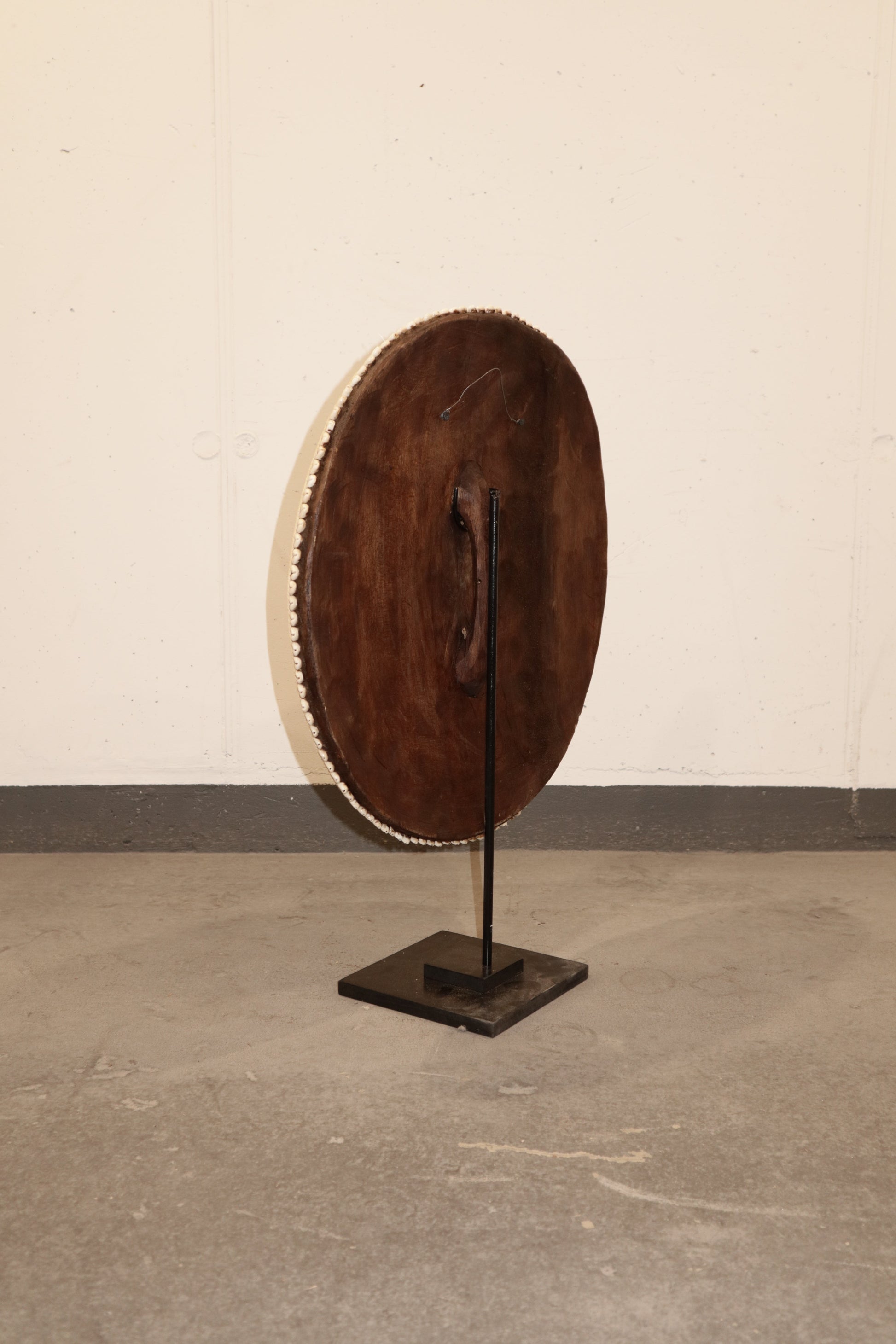 Cameroon Beaded Shield - L - 55cm Black & White 01