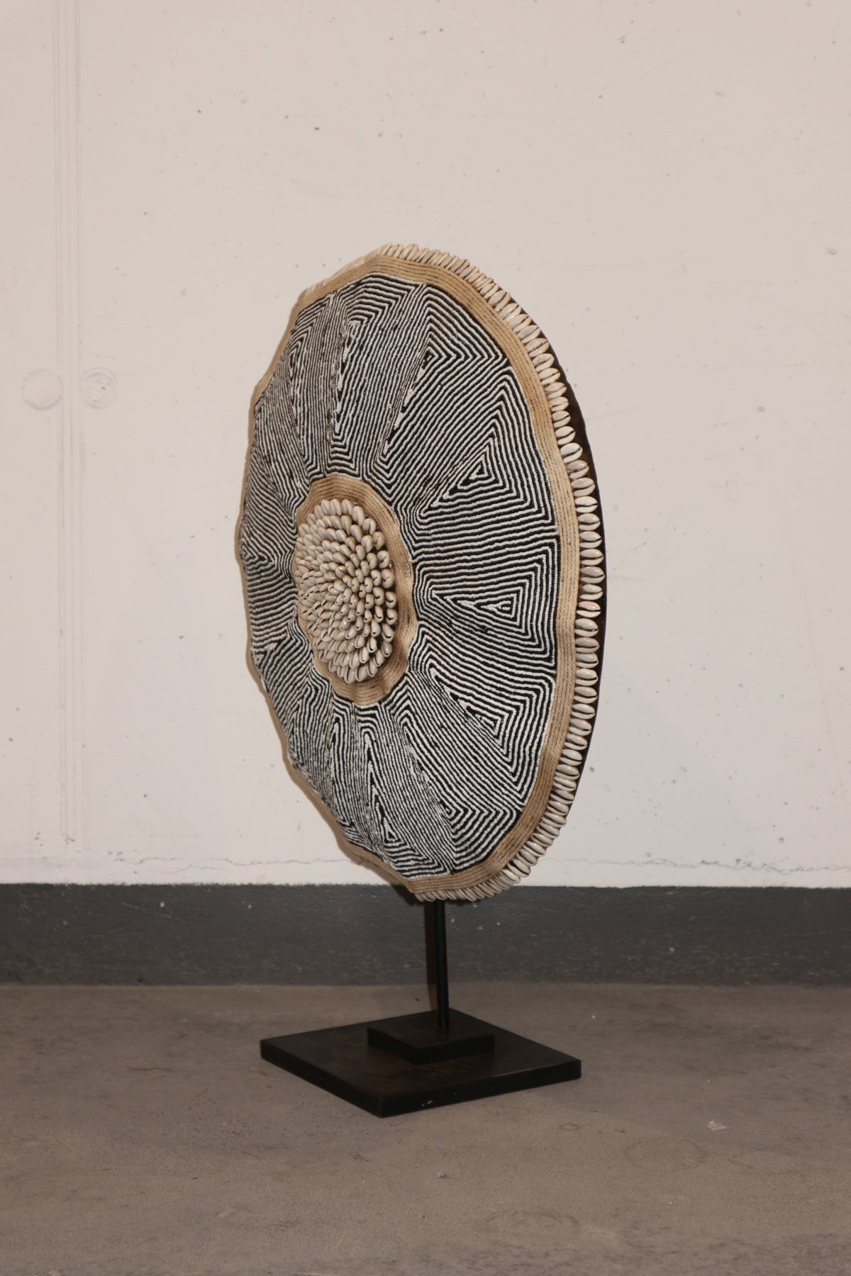 Cameroon Beaded Shield - L - 54cm Black & White 05