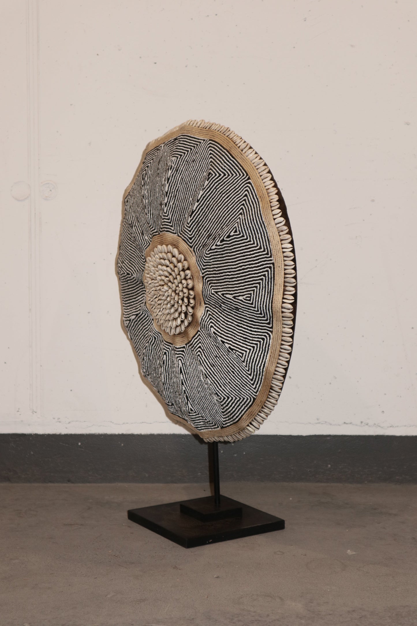 Cameroon Beaded Shield - L - 54cm Black & White 05