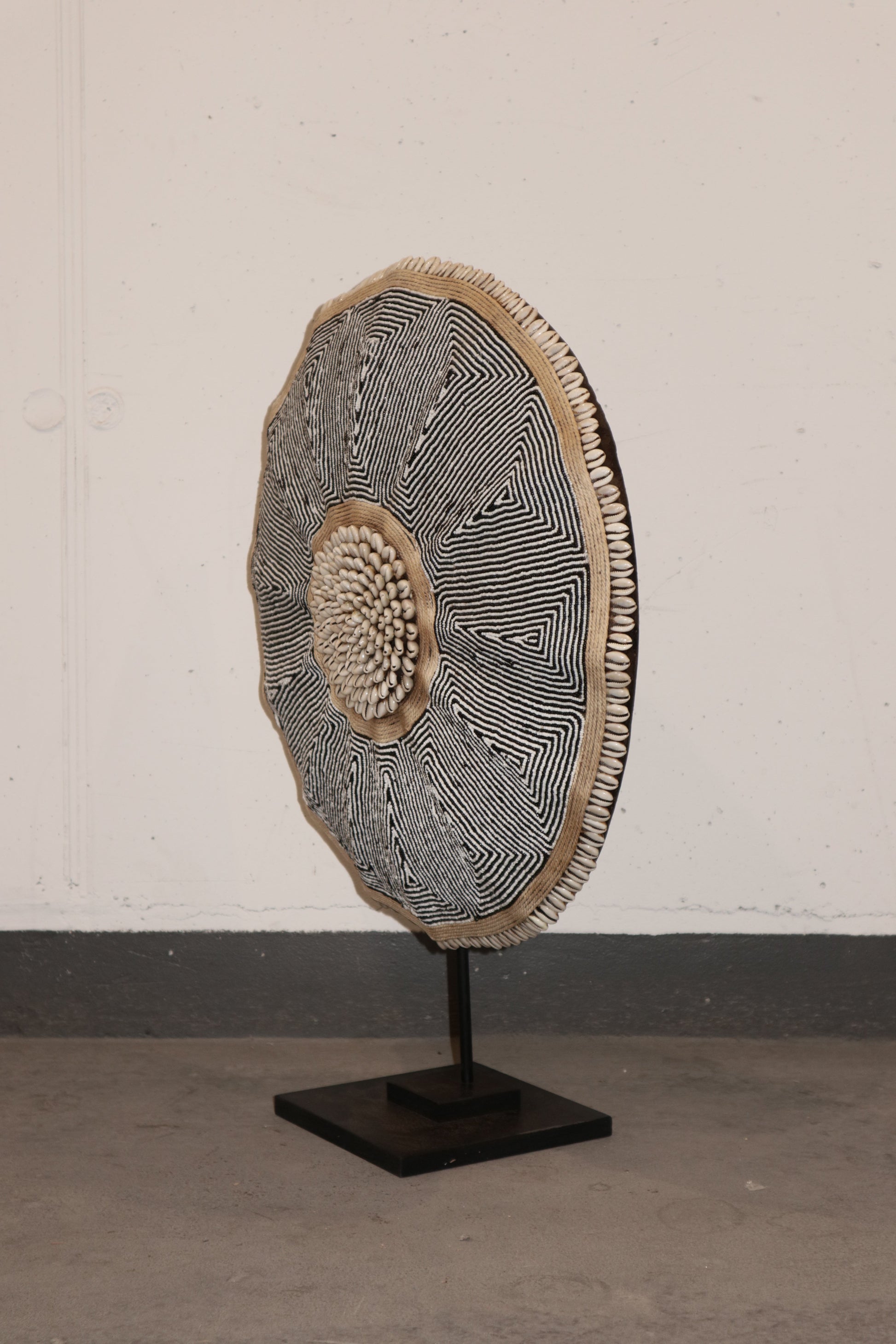 Cameroon Beaded Shield - L - 54cm Black & White 05