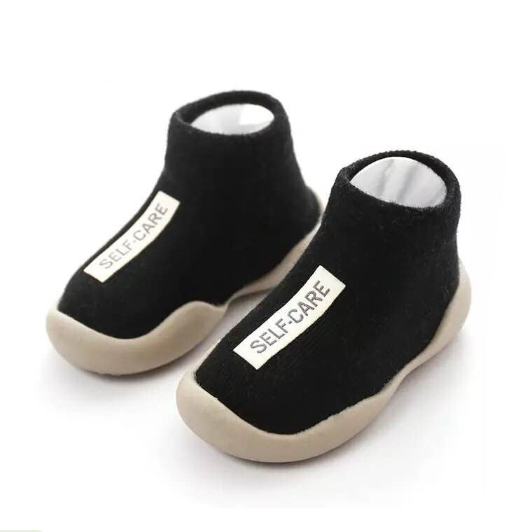 Wear Socks And Socks With Soles For One Year Old Girls Indoors
