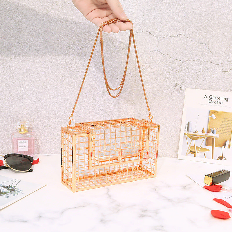 Metal hollow shoulder bag European and American fashion clutch iron mesh chain messenger dinner bag