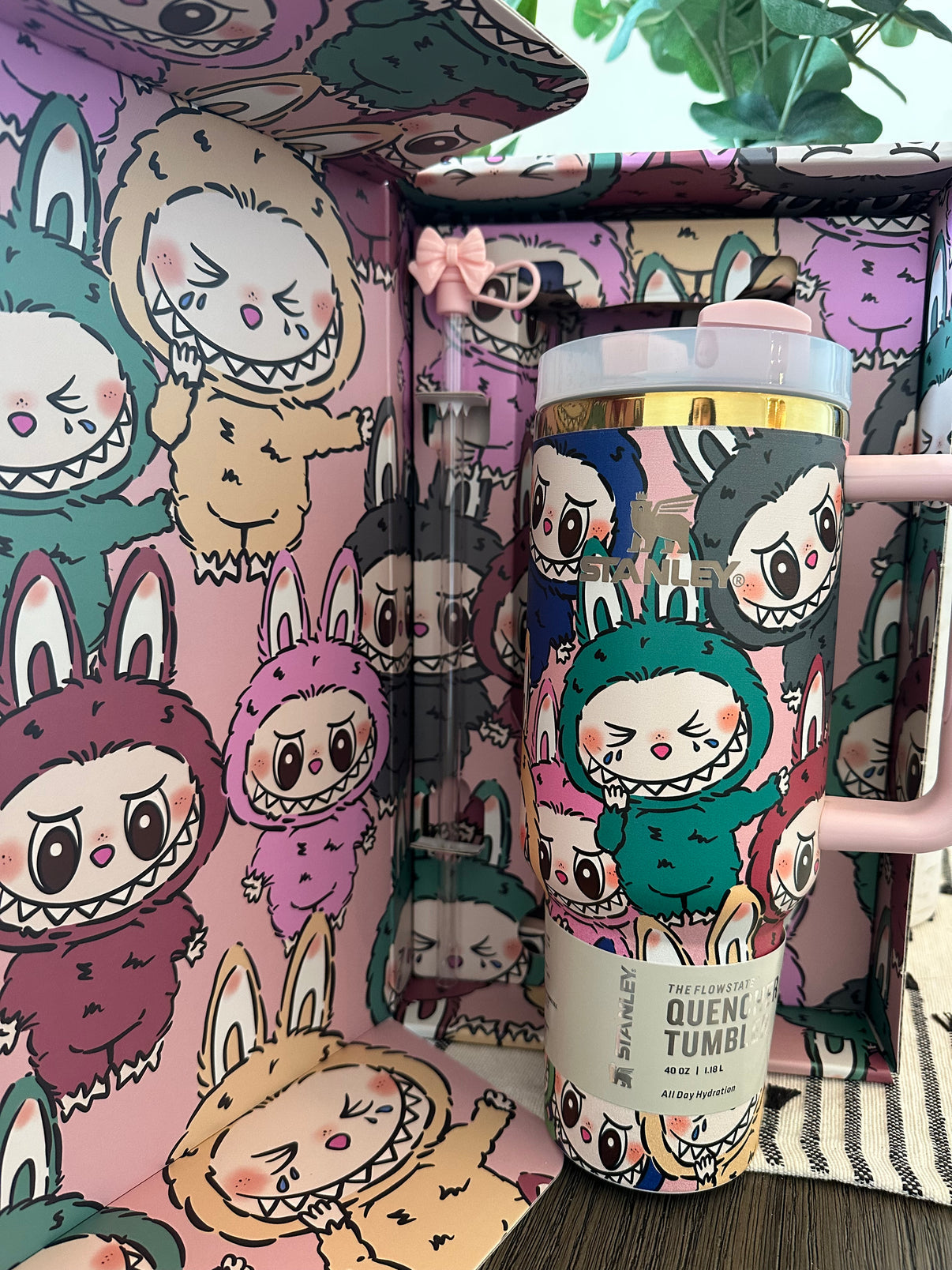 350 STAINLESS STEEL LARGE CAPACITY INSULATED CUP WITH STRAW AND A LABUBU BLIND BOX.