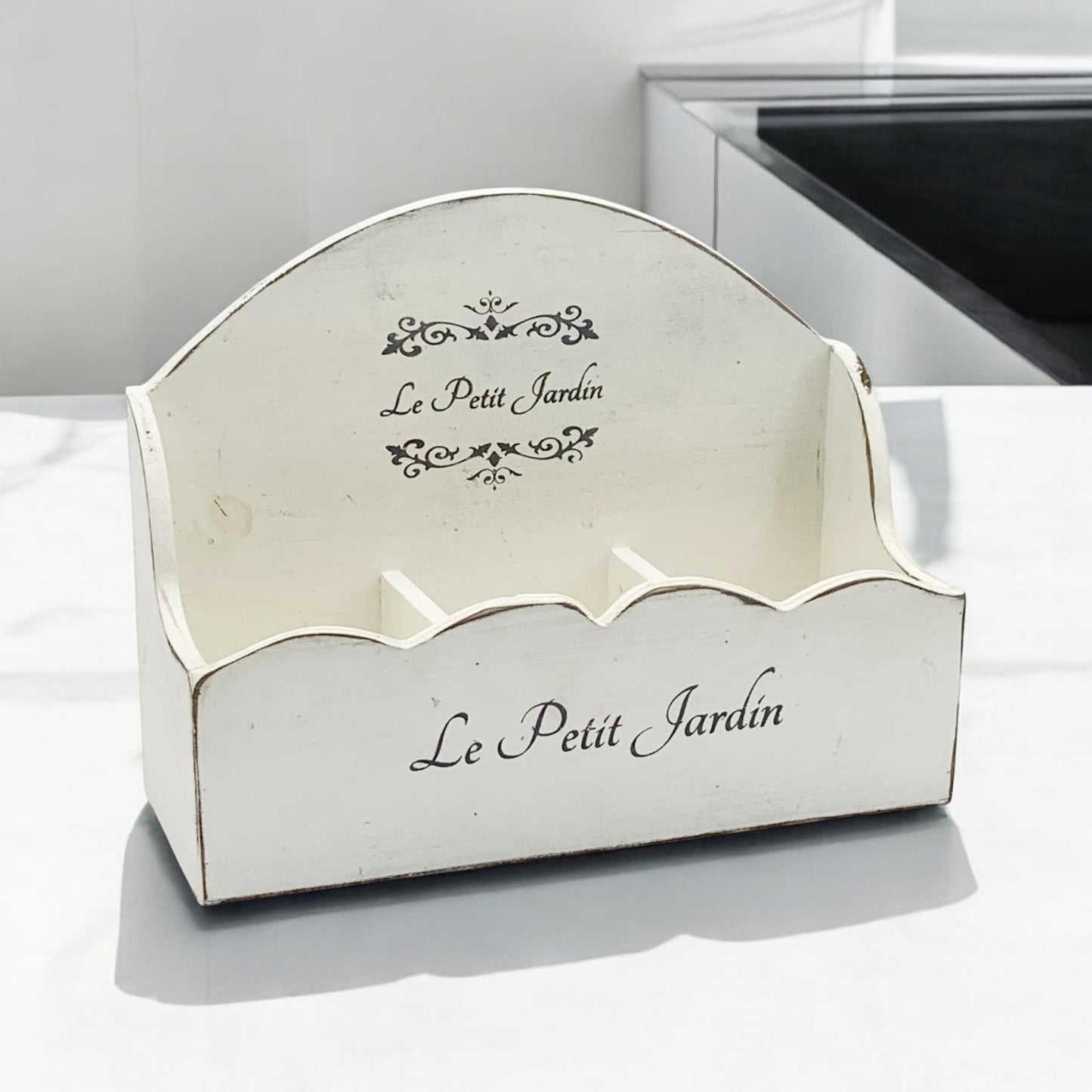 36CM WOODEN SHABBY WHITE FRILLY BOX