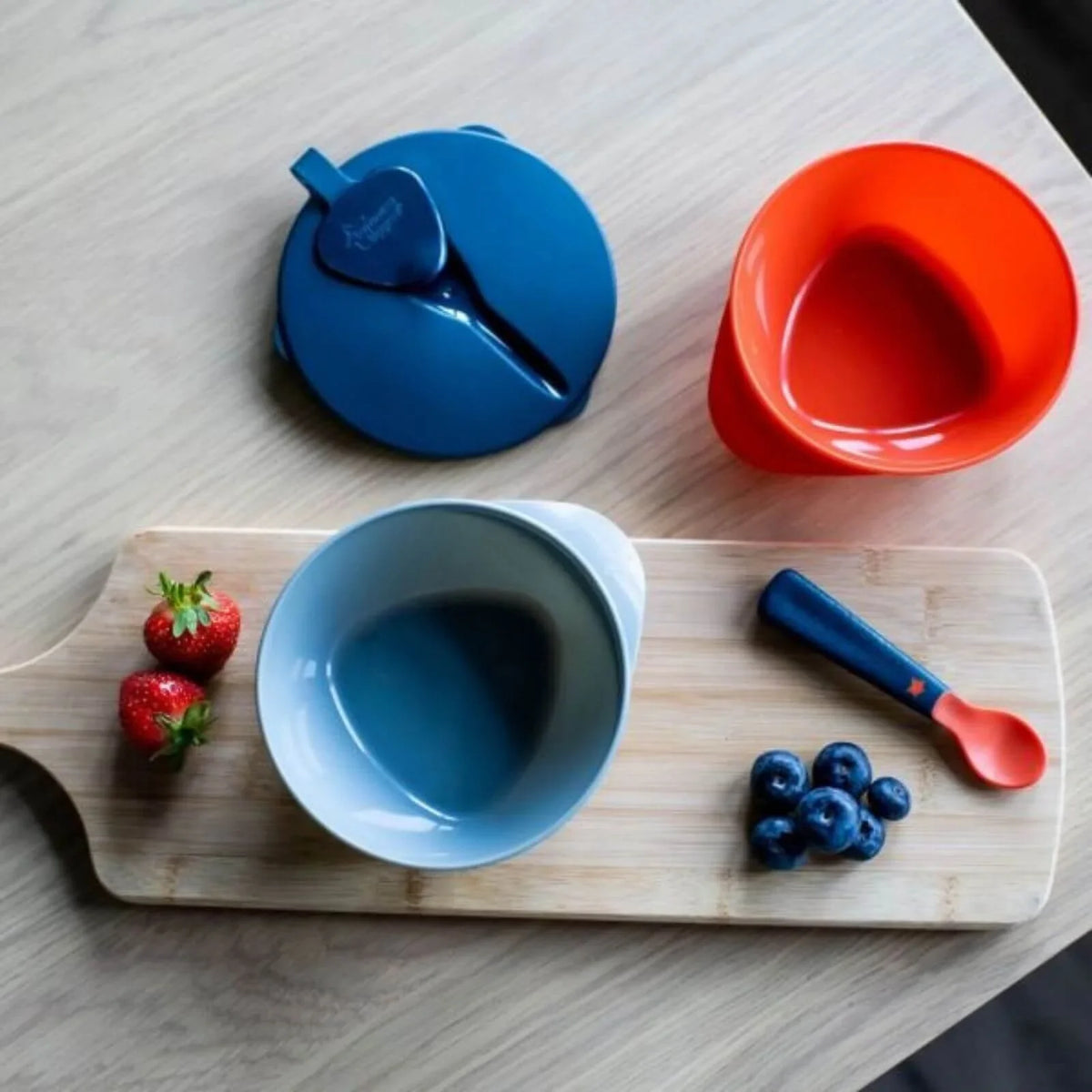 Tommee Tippee 2 Feeding Bowls with Spoon & Lid