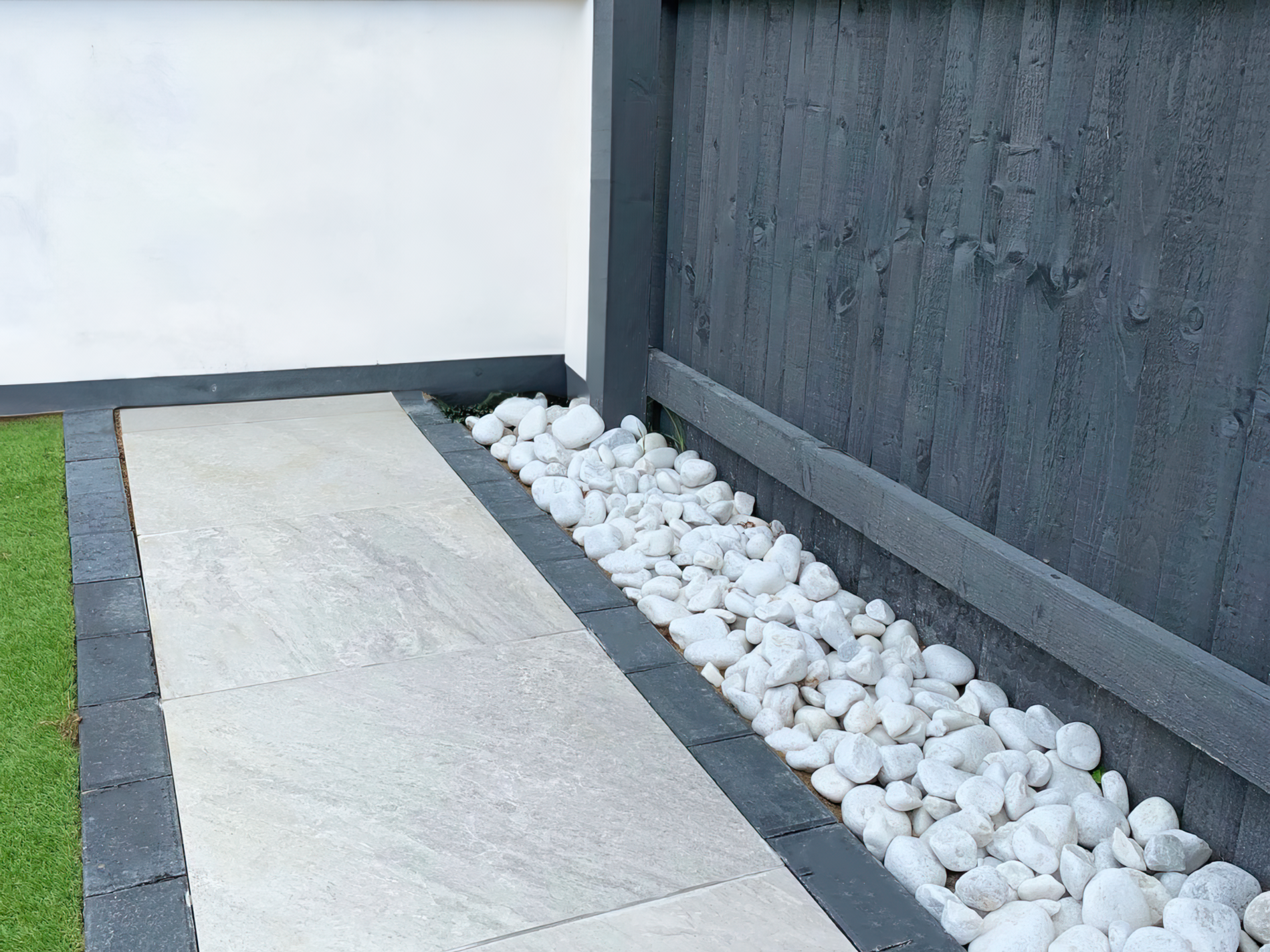 40-90mm Polar White Cobbles
