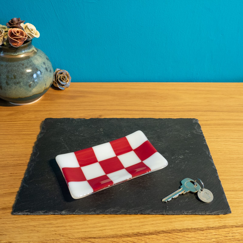 15x8cm Chequered White/Colour Medium Tray - Bullseye Collection