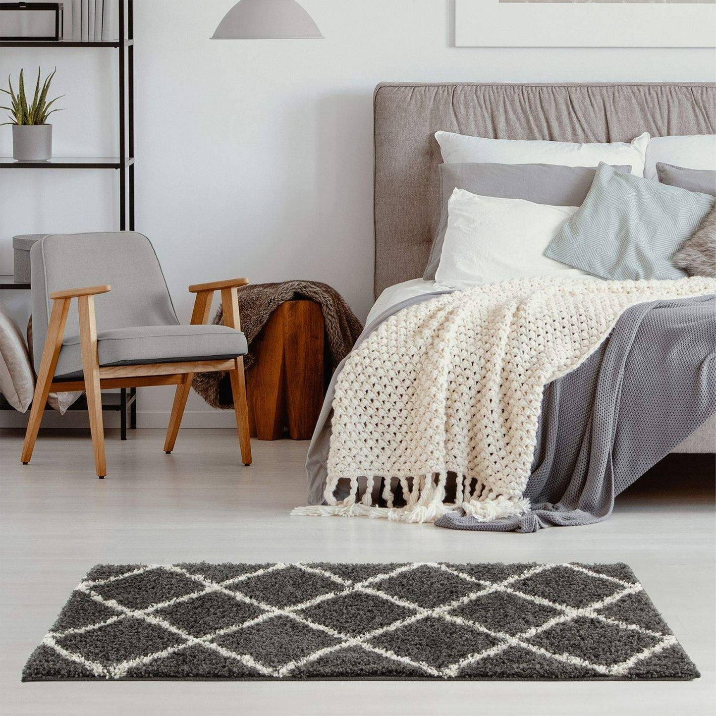 Moroccan Dark Grey Shaggy Rug | 540